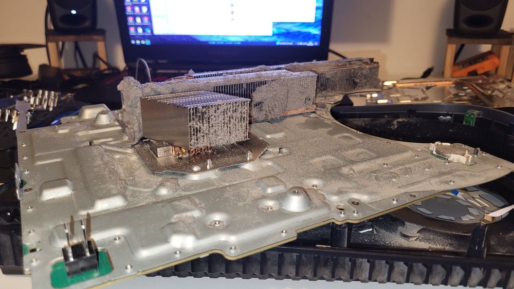 Reparatii Console Ps5 Ps4 Nintendo Xbox Curatare Controllare Laptop Pc