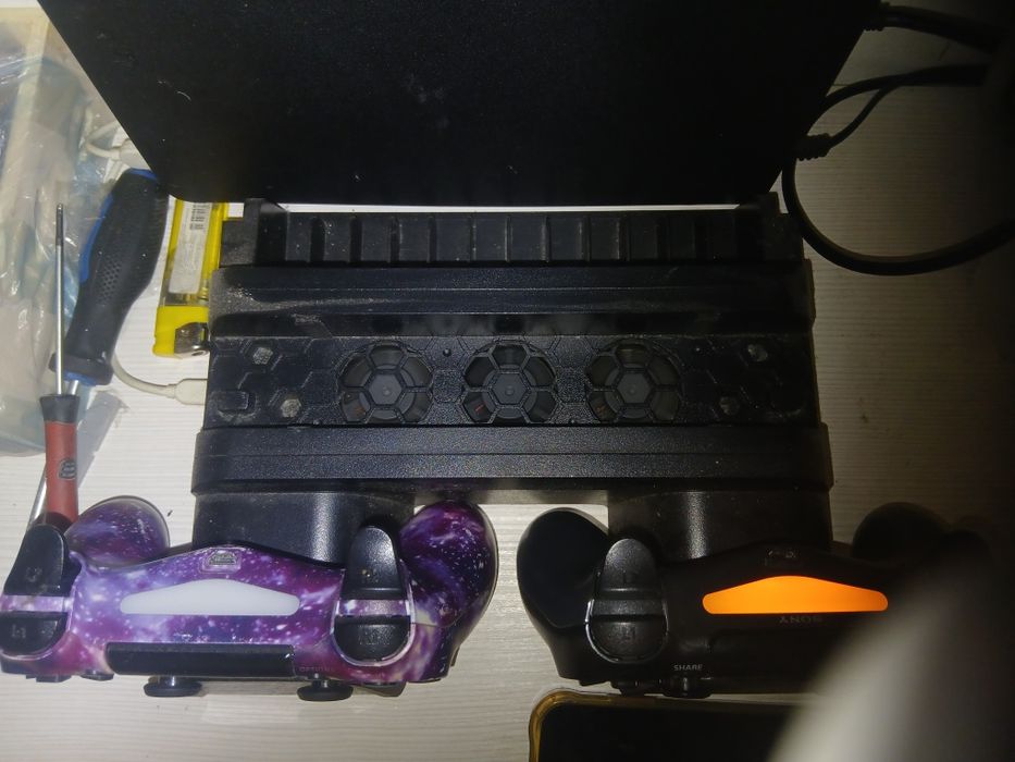 Ps4 soni + 6 manete si jocuri perfect functional