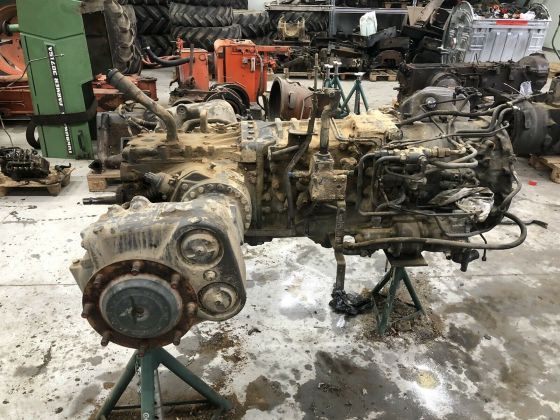 Dezmembrez tractor Case Cx 80