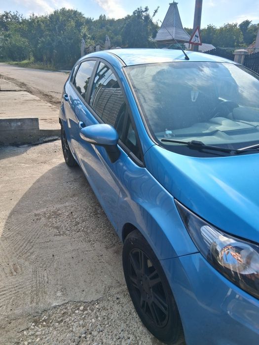Vând Ford Fiesta
