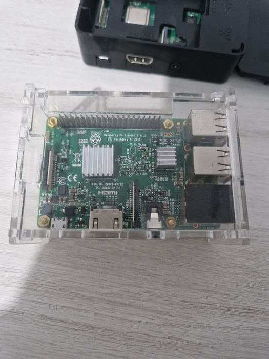 Placi programare Riotboard si raspberry pi 3