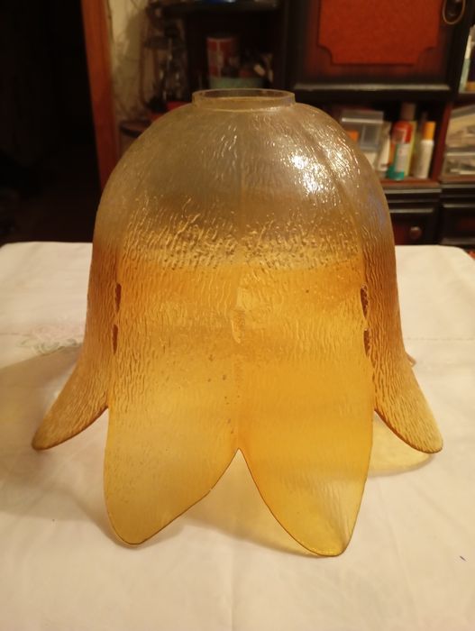 Продаю плафоны и светильник