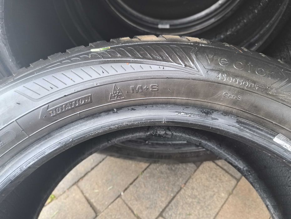 Cauciucuri/  Anvelope Goodyear 215/55 R17 (c180)