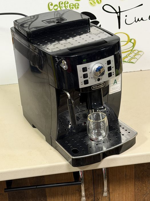Кафемашина кафе автомат delonghi magnifica S с гаранция