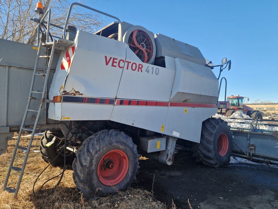 Продам два комбайна вектор 410