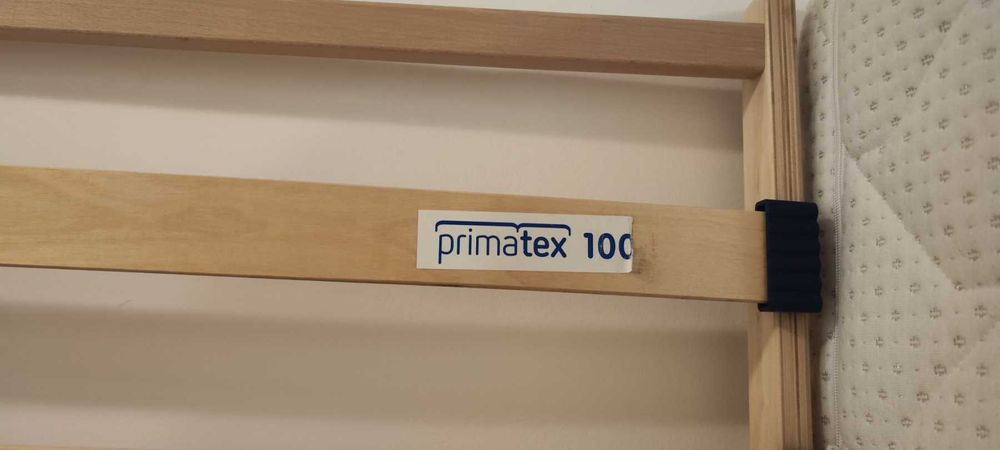 Продавам 2 легла с подм.рамки и матраците