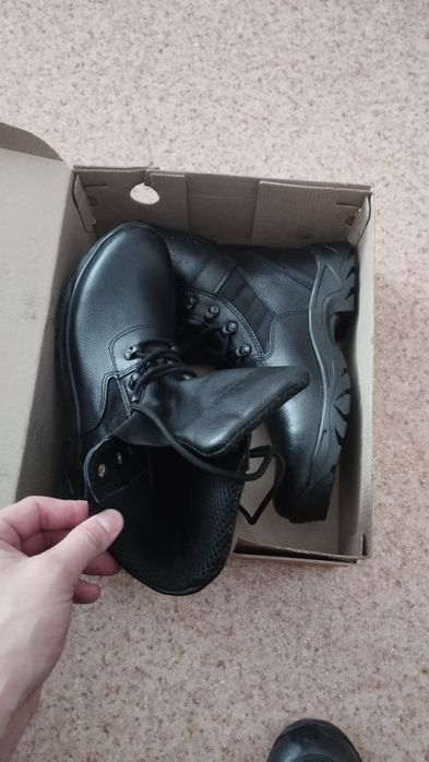 Продам берцы новые две пары!!!