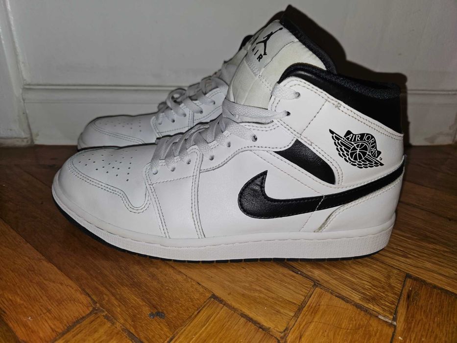 Vand JORDAN AIR 1 MID in stare foarte buna, purtati de maxim 3-4 ori