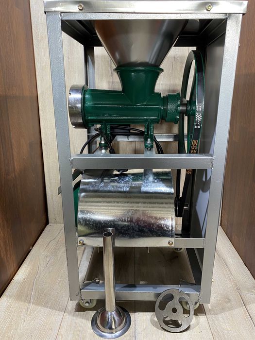 Masina tocat carne fonta profesionala 699 lei