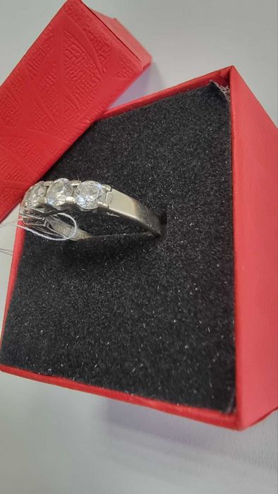 *** Бяло Злато /  Много красив *** Златен пръстен 14к 3.13гр