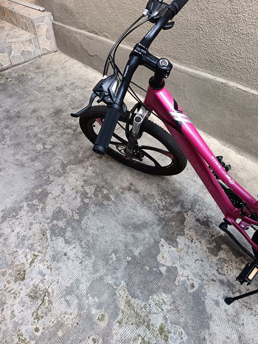 Vând doua biciclete una ii de dama  și una de fetițe.