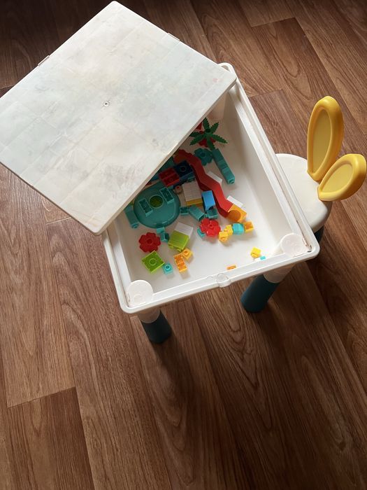 Продам детский столик со стулом