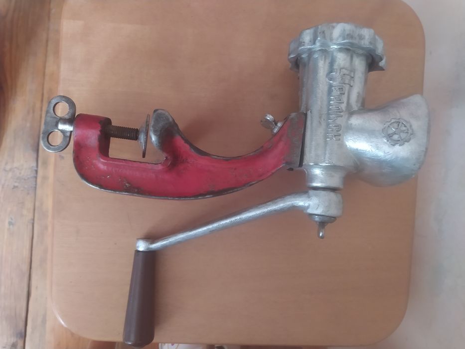 Мясорубка СССР тяжёлая.