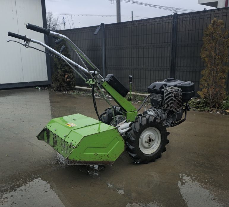 Vând motocultor Grillo 10cp benzină, cu freză  și lamă de cosire