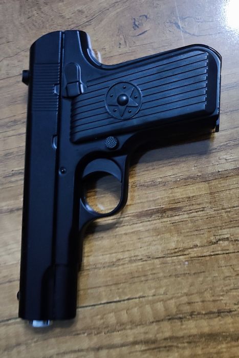 Пистолет стреляет с орбизами