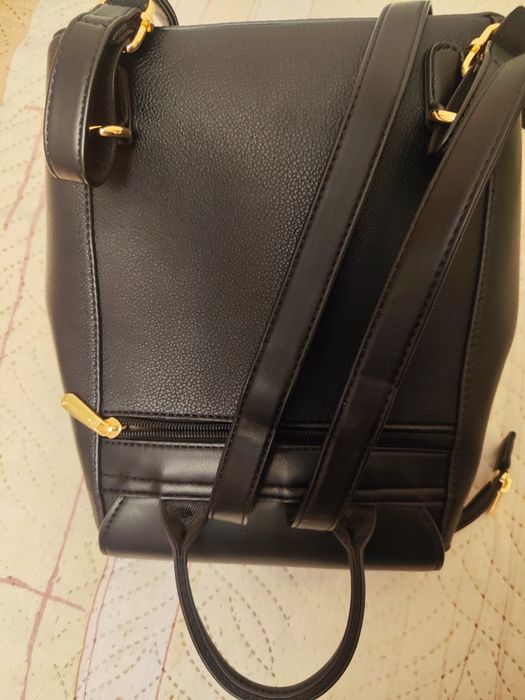 Черна елегантна раница