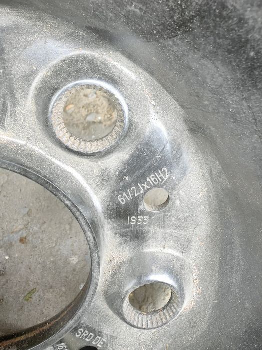 Продавам джанти 16 цола за BMW 1серия с датчици за налягане в гумите.