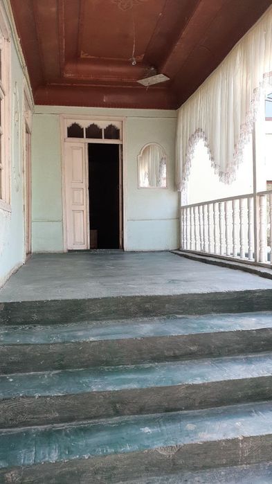 Уй сотилади.Андижон вилояти Пахтаобод тумани Обод МФЙ.Чин кучаси 99-уй