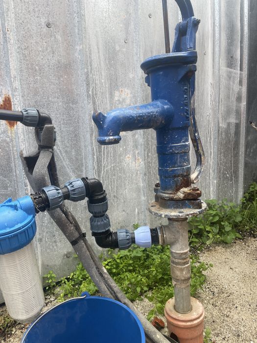 Ръчна помпа за вода.