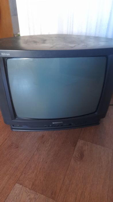 Продам срочно телевизор