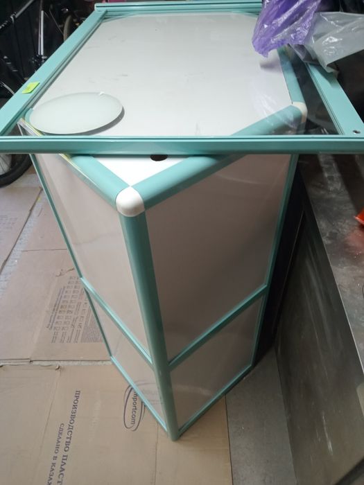 Продам тумба под витрина