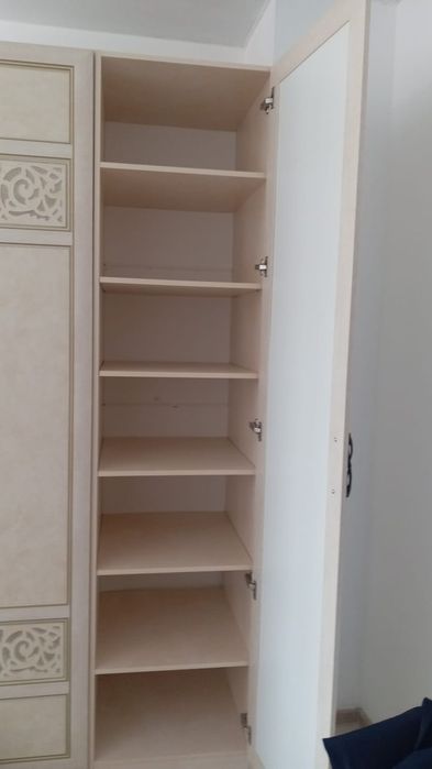 Шкаф для одежды с зеркалом