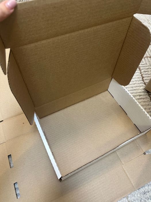 Упаковочные белые коробки