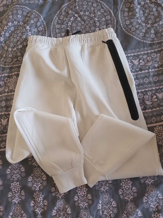 Мъжки спортни долници и горнища