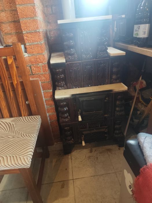 Soba de teracota pe picioare cu placi de marmura