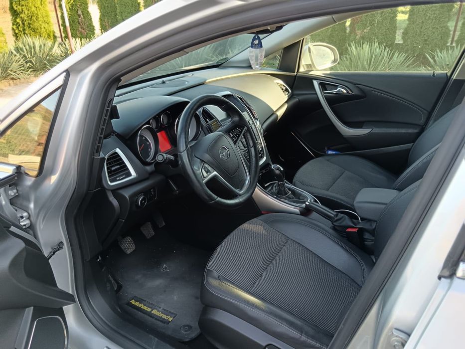 De vânzare opel astra j