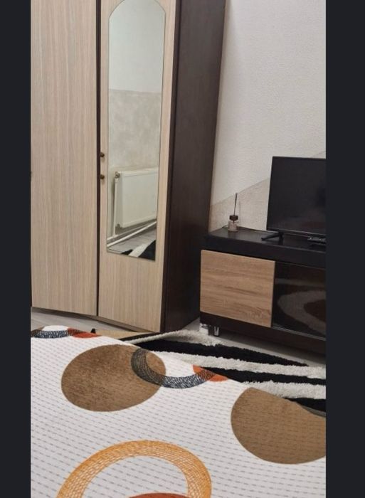 Camere la comun la curte