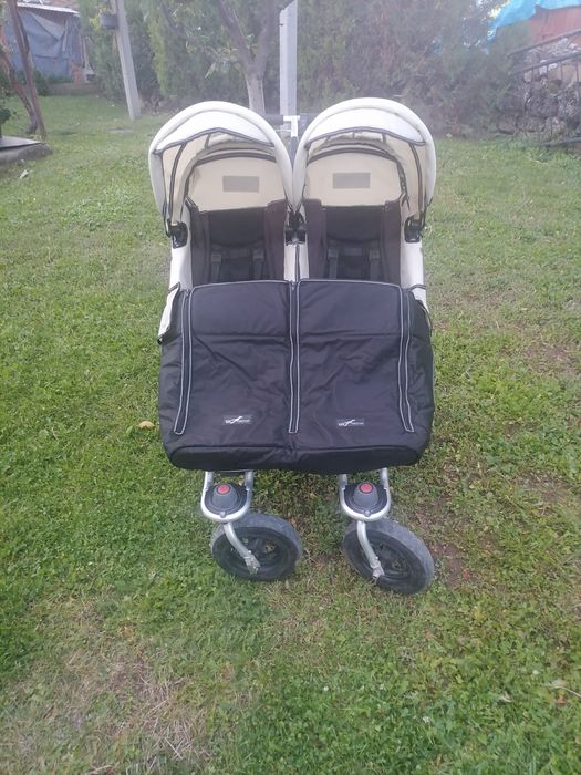 Количка за близнаци