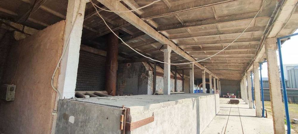 Продаётся земельный участок с постройкой