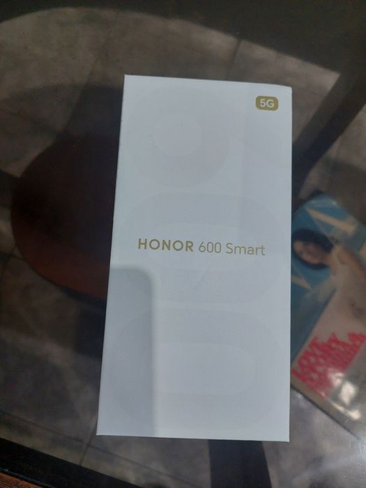 Продавам чисто нов телефон НОNOR 600 SMART със 2 години гаранция
