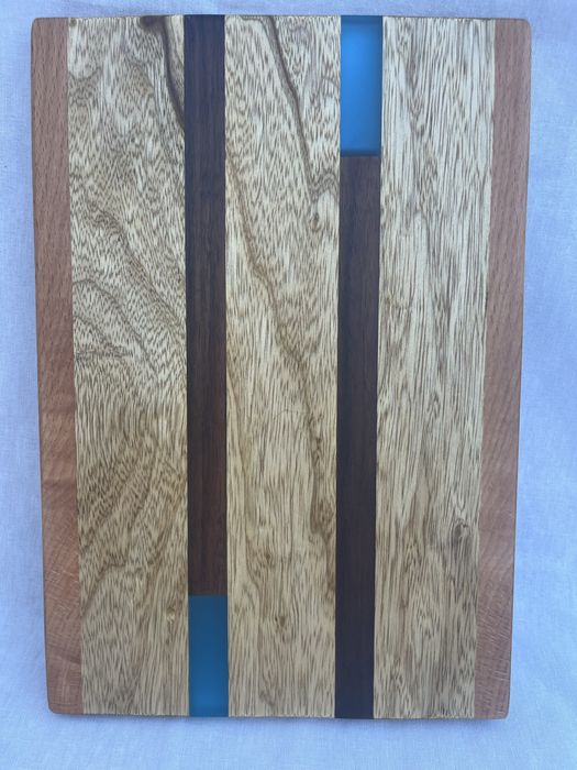 Луксозни дъски и плотове от масив и висококачествена епоксидна смола