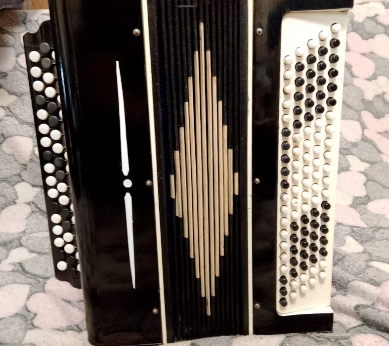 Продам баян за 45.000 тенге