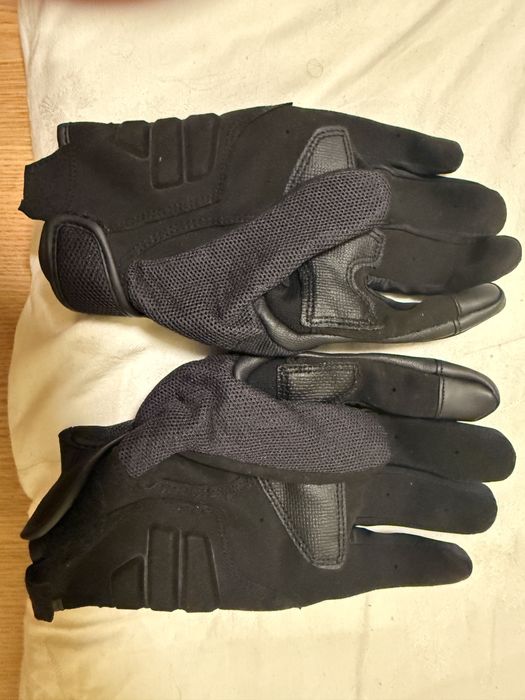 Manuși moto Alpinestars cu protecți noi..