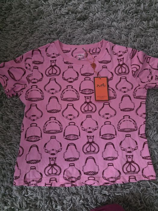 Уникалната чисто нова Маркова тениска С размер