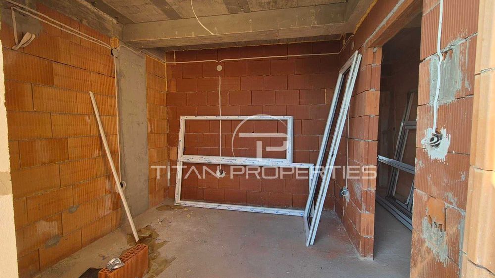 Продава се Тристаен апартамент в Пловдив, Кючук Париж - 98 кв.м за 1597 €/кв.м - Снимка #1