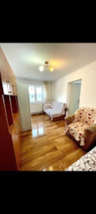 Închiriez apartament cu 3 Camere