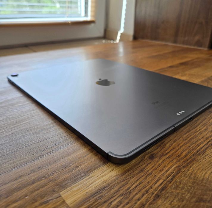 iPad Pro 12.9-inch (3rd generation) + Apple Pen + калъф - като нов