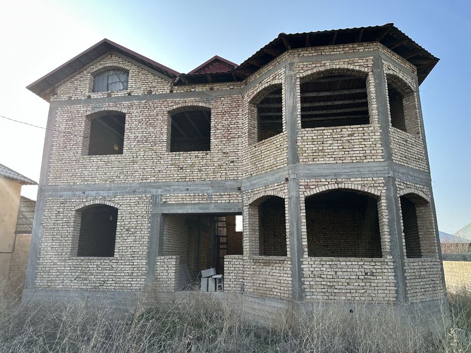 Двухэтажный дом Комунизм