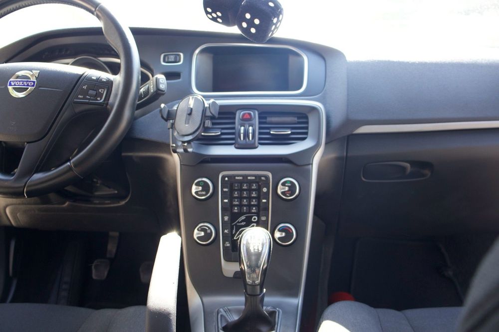 Vând autoturism Volvo V40