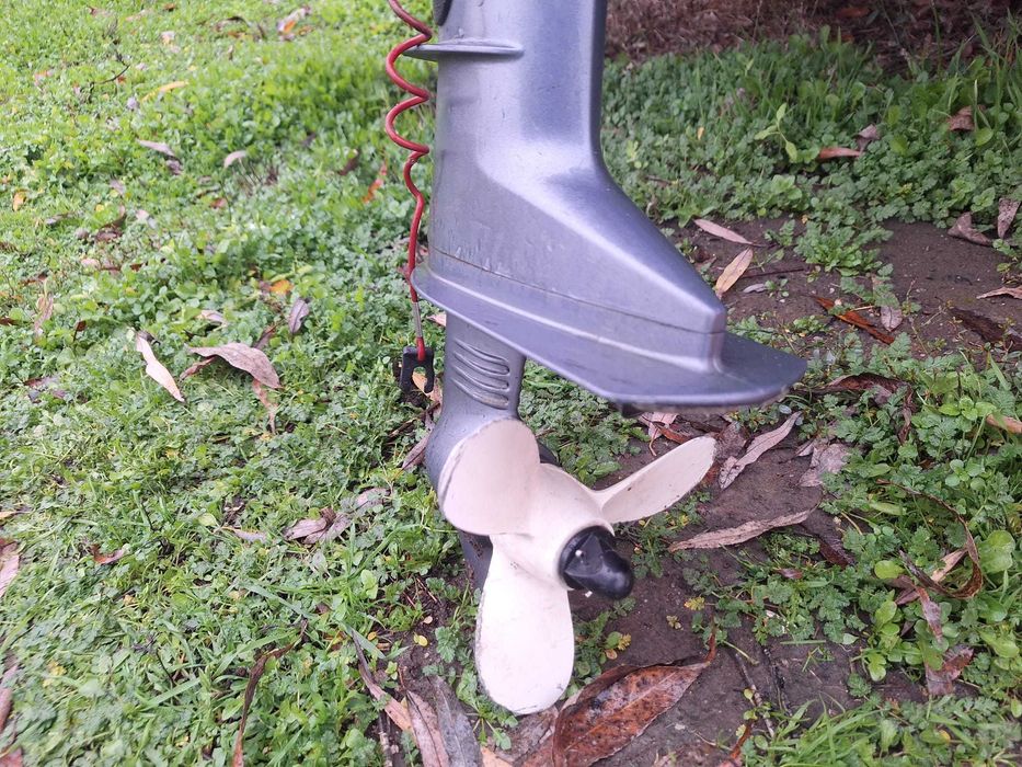 Motor Yamaha 2,5 HP 4 Timpi-Silențios perfect pentru bărci pneumatice.