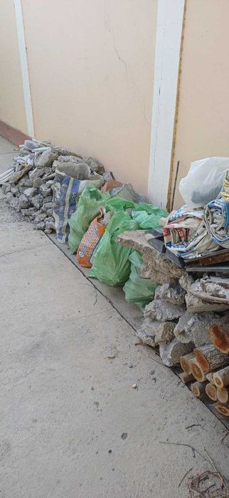 Бетон ва брусчатка булаклари