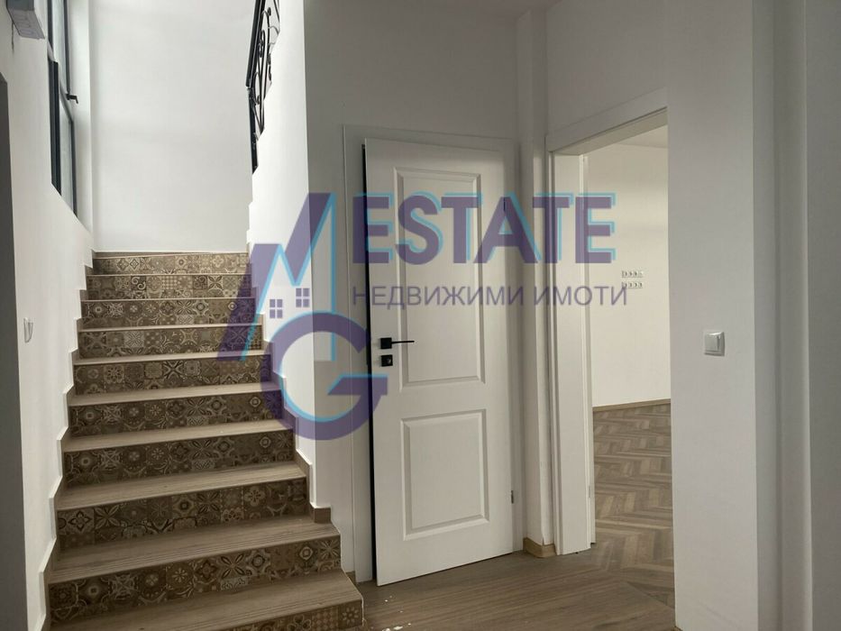 Модерна двуетажна къща в гр. Бургас, кв. Сарафово. РЗП - 196 кв.м.