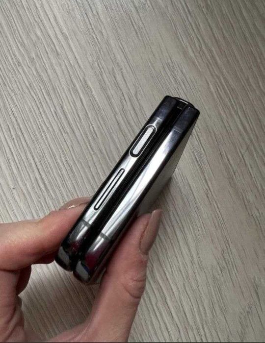 Samsung Z flip4 5G
