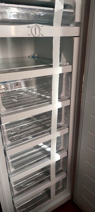 Продам морозильник новый AVA