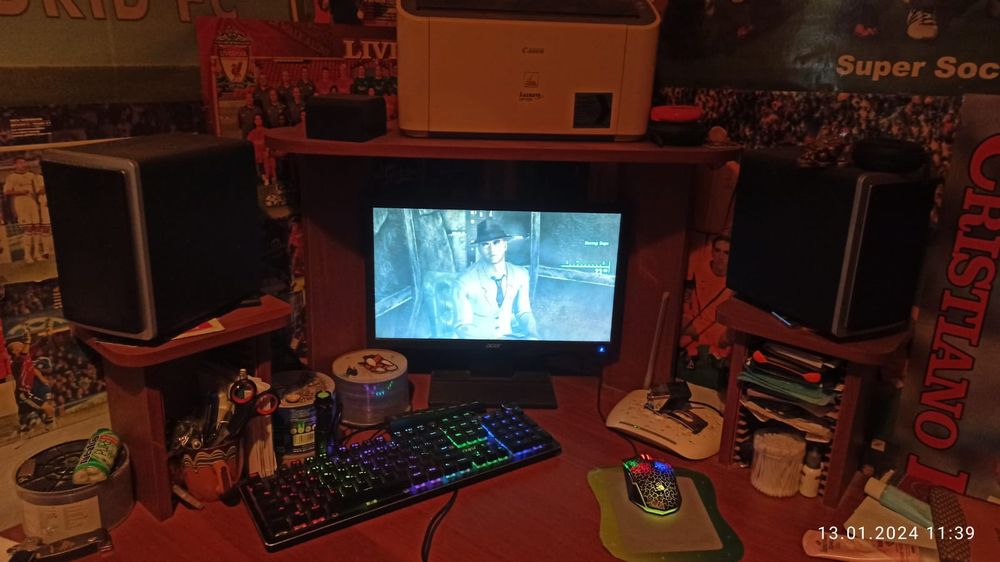 Угловой компьютерный стол