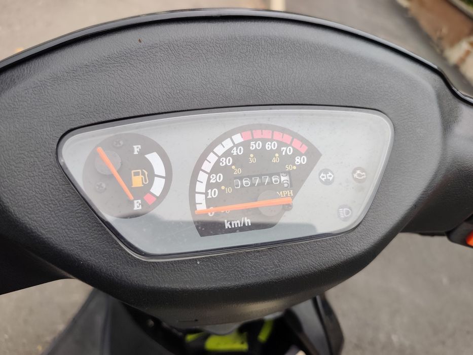 Vand scuter limitat 25 km, se conduce fără permis